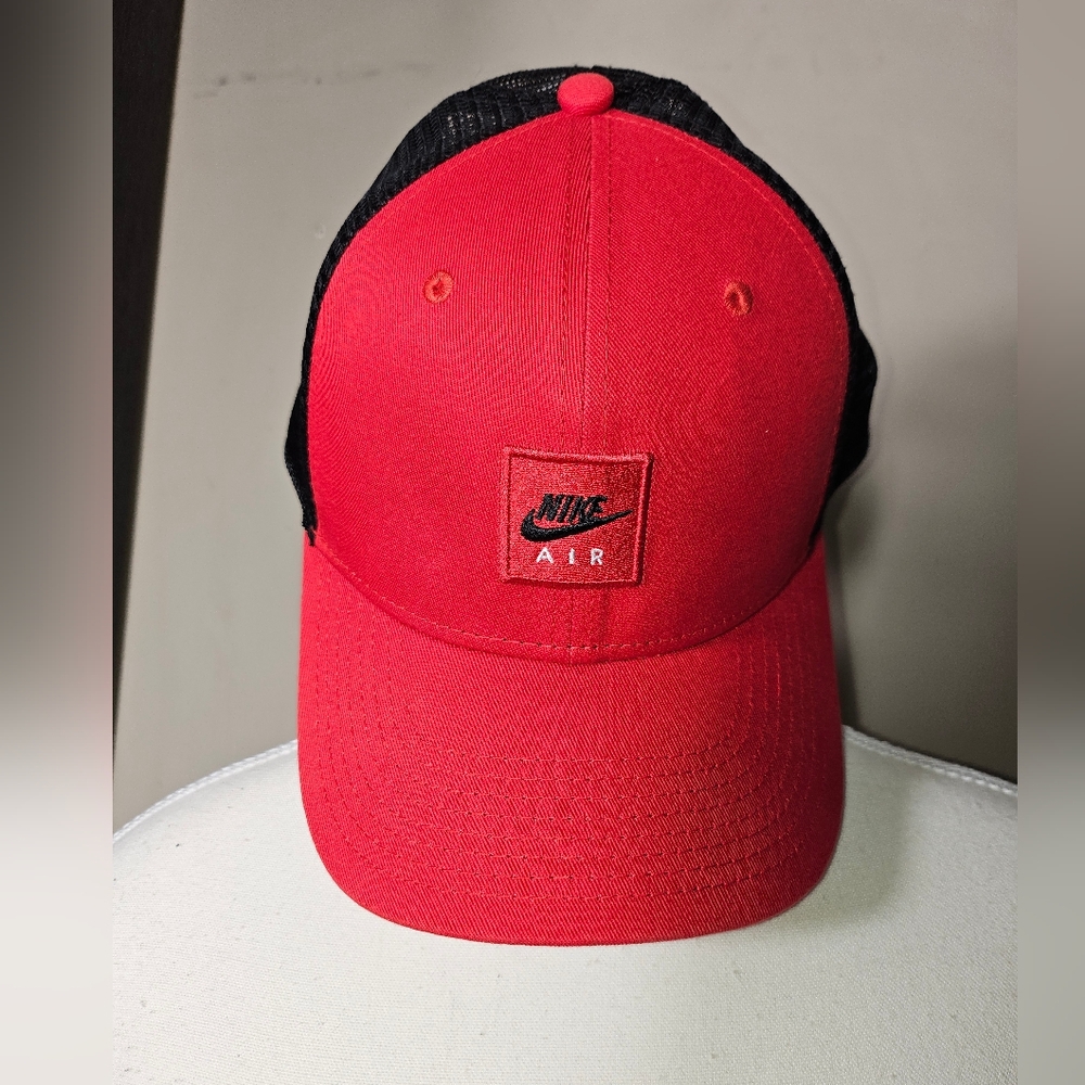 Nike Air Classic 99 Trucker Cap Hat Snapback Red Black One Size Athletic